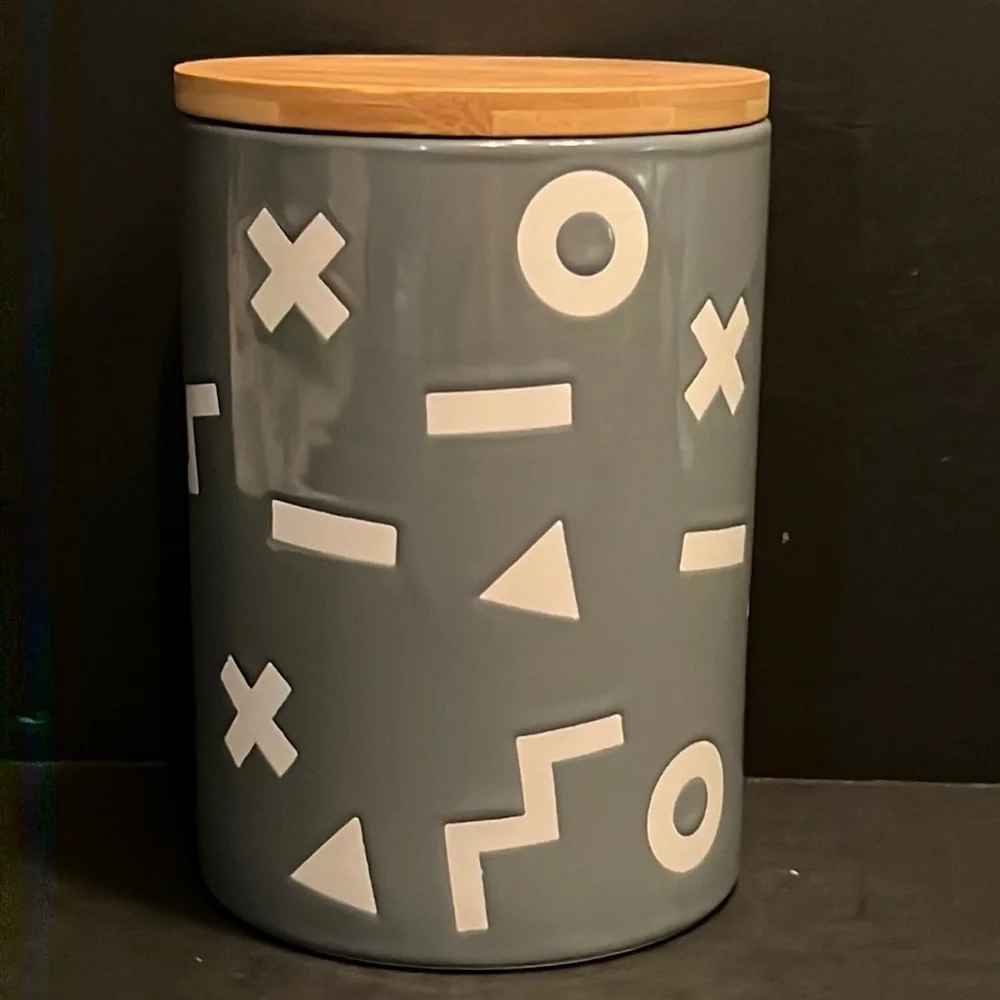 “good doggie” ceramic dog biscuit jar with bamboo lid-NWOT